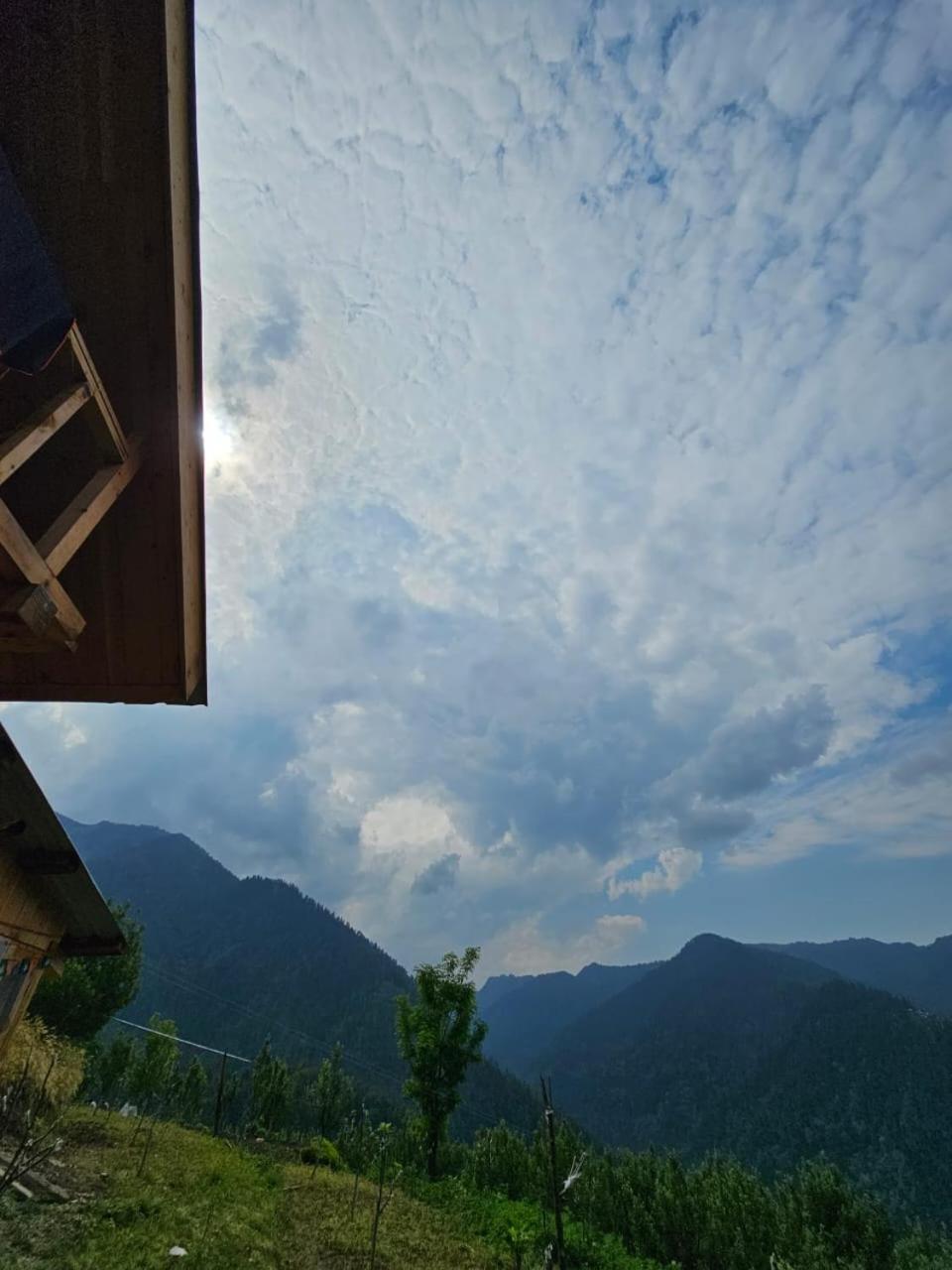 JibhiDeep In Woods别墅 外观 照片
