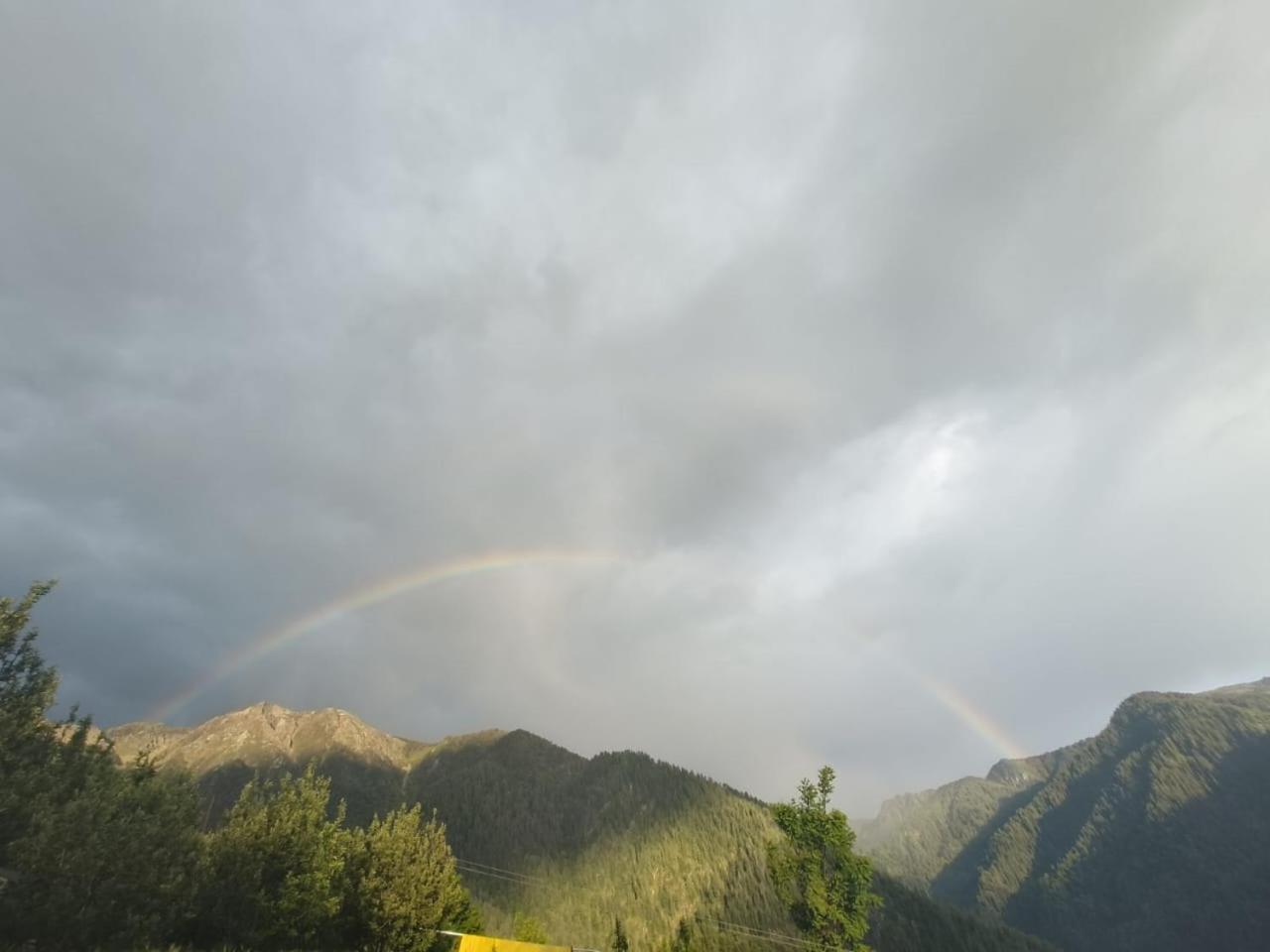 JibhiDeep In Woods别墅 外观 照片